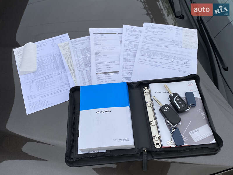 Седан Toyota Camry 2021 в Києві
