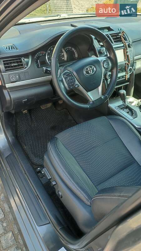 Седан Toyota Camry 2012 в Львове