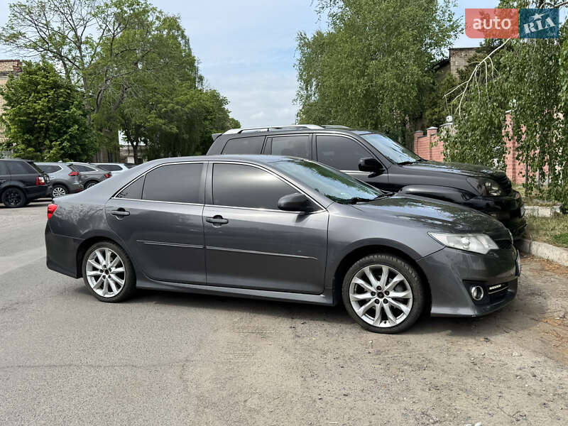 Седан Toyota Camry 2013 в 