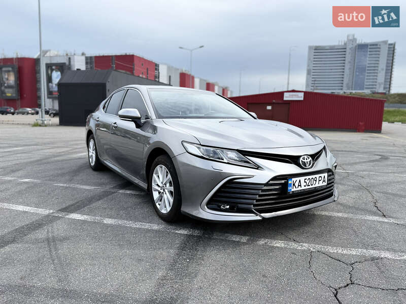 Toyota Camry 2021