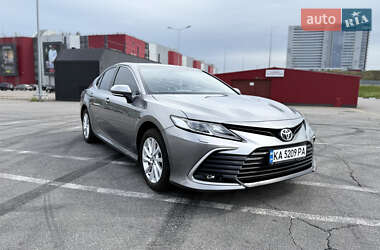 Седан Toyota Camry 2021 в 