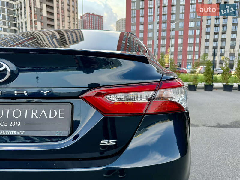 Седан Toyota Camry 2018 в Києві