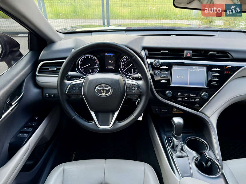 Седан Toyota Camry 2018 в Києві