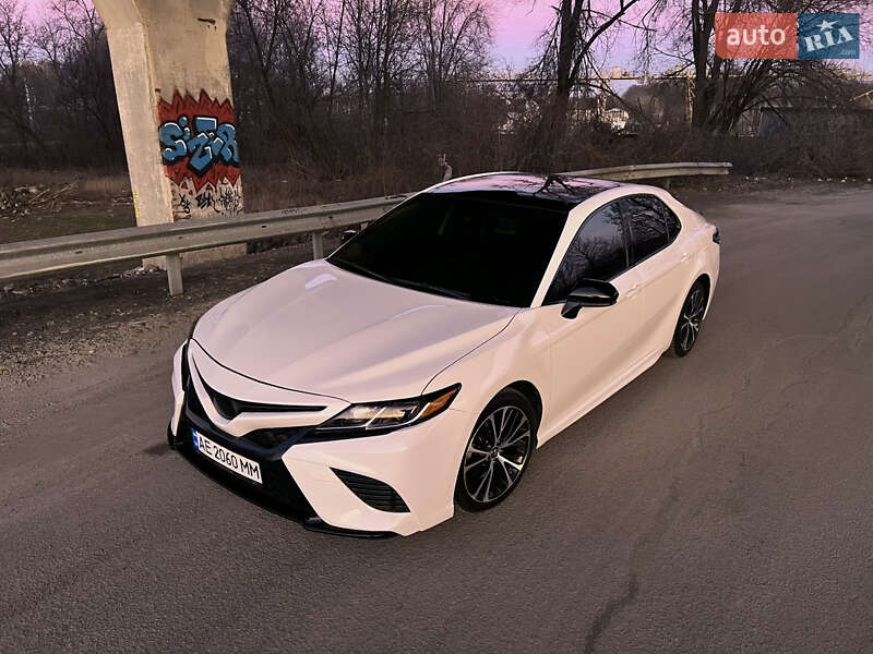 Седан Toyota Camry 2017 в 