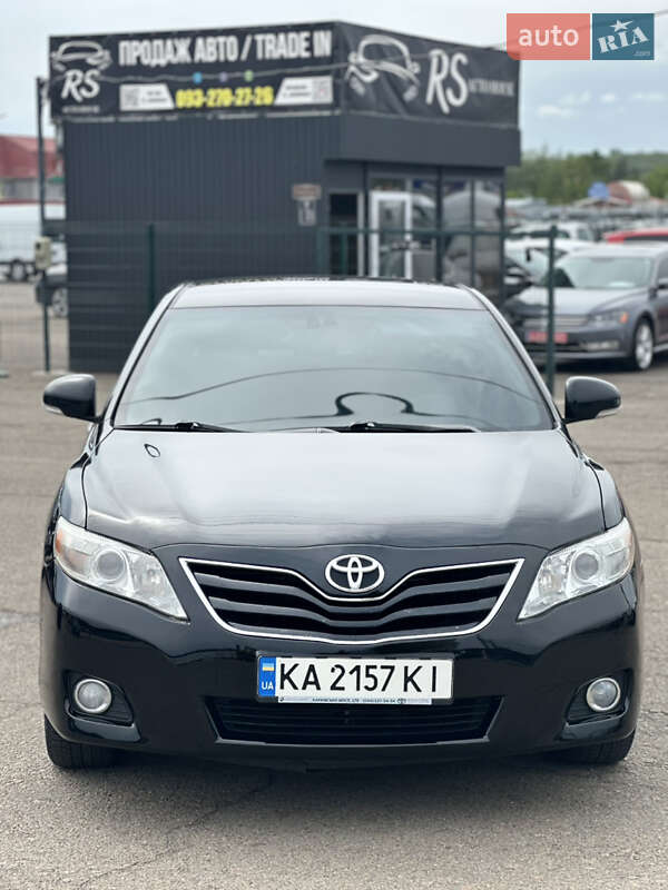 Седан Toyota Camry 2010 в Києві