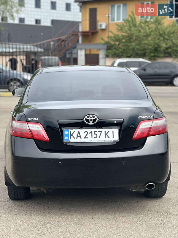 Седан Toyota Camry 2010 в Києві
