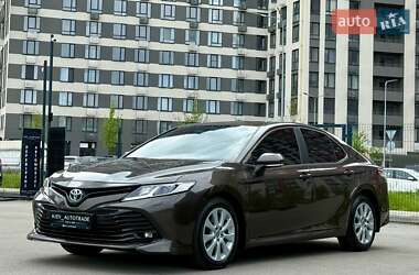 Седан Toyota Camry 2019 в 
