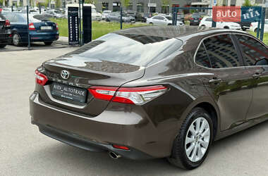Седан Toyota Camry 2019 в 