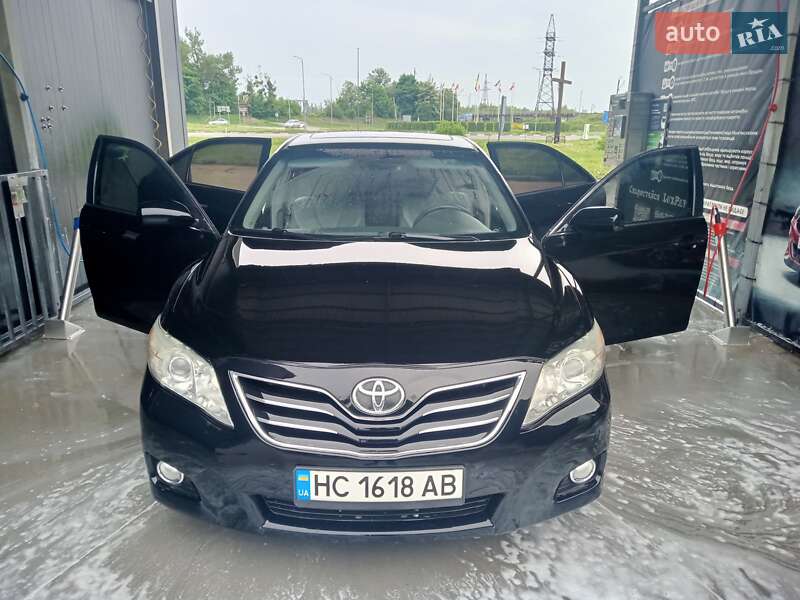 Седан Toyota Camry 2011 в Стрые