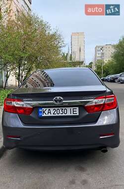 Седан Toyota Camry 2013 в 