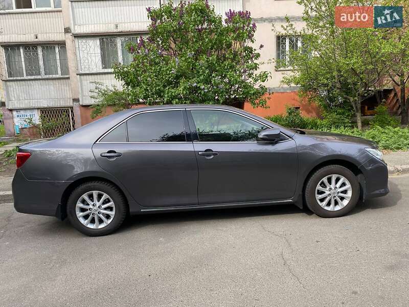 Седан Toyota Camry 2013 в 