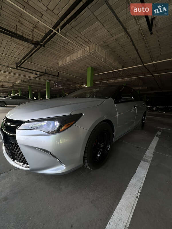 Седан Toyota Camry 2015 в Киеве
