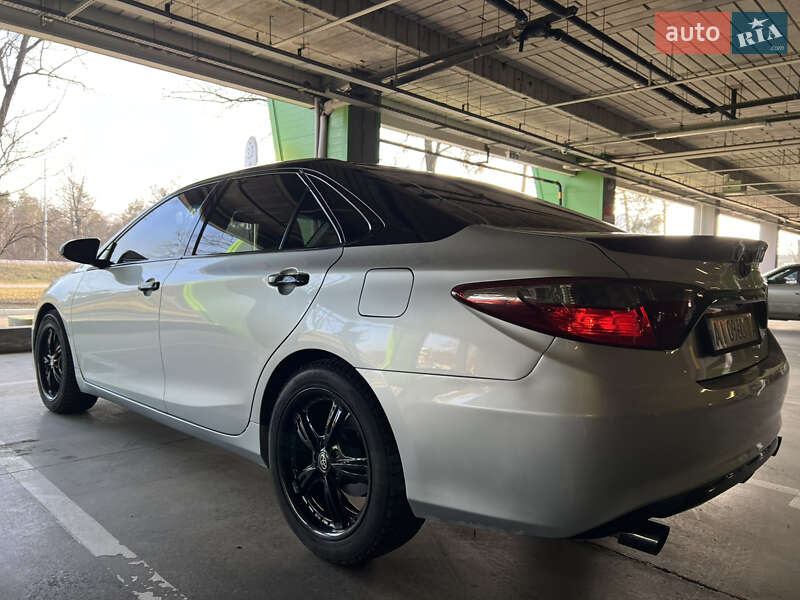 Седан Toyota Camry 2015 в Киеве