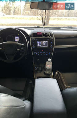 Седан Toyota Camry 2015 в 