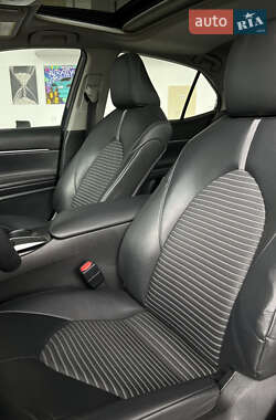 Седан Toyota Camry 2017 в 