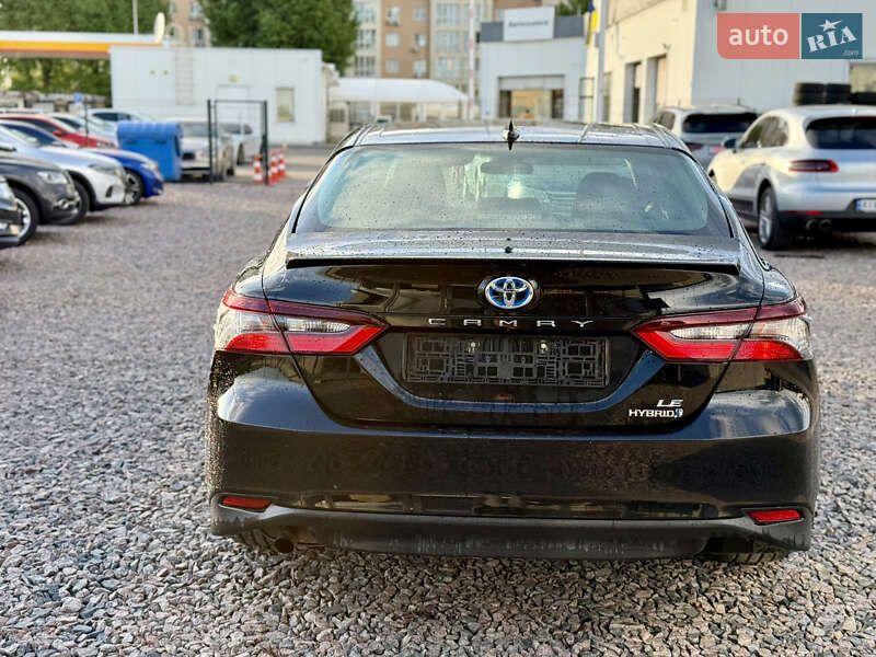 Седан Toyota Camry 2021 в Киеве