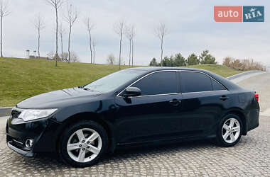 Седан Toyota Camry 2013 в 
