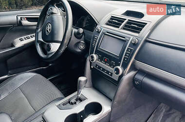 Седан Toyota Camry 2013 в 