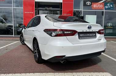 Седан Toyota Camry 2021 в 