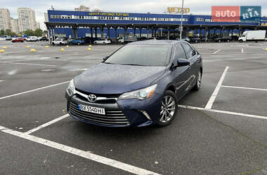 Седан Toyota Camry 2016 в Киеве