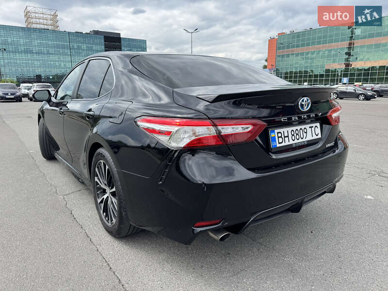 Седан Toyota Camry 2017 в Києві