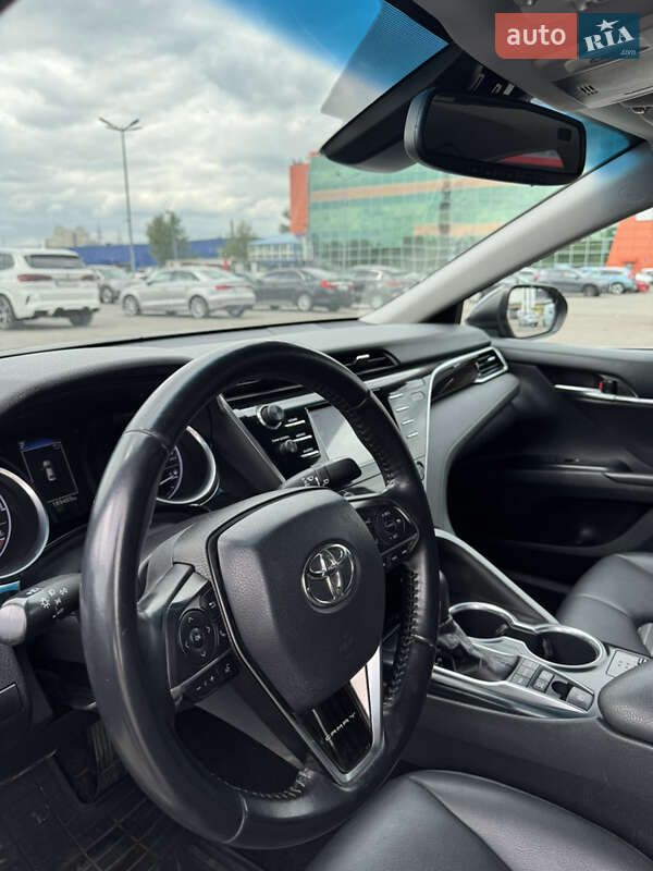 Седан Toyota Camry 2017 в Києві