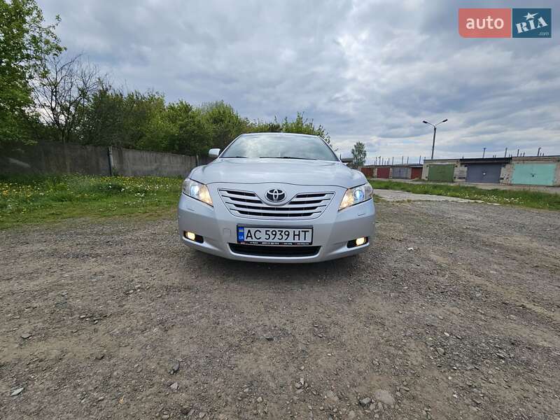 Седан Toyota Camry 2006 в Луцке