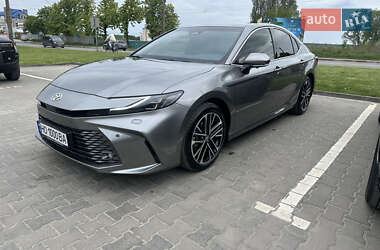 Седан Toyota Camry 2025 в Теребовлі