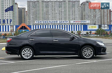 Седан Toyota Camry 2016 в Киеве