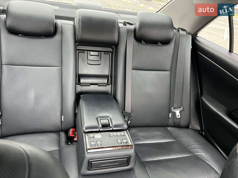 Седан Toyota Camry 2016 в Киеве