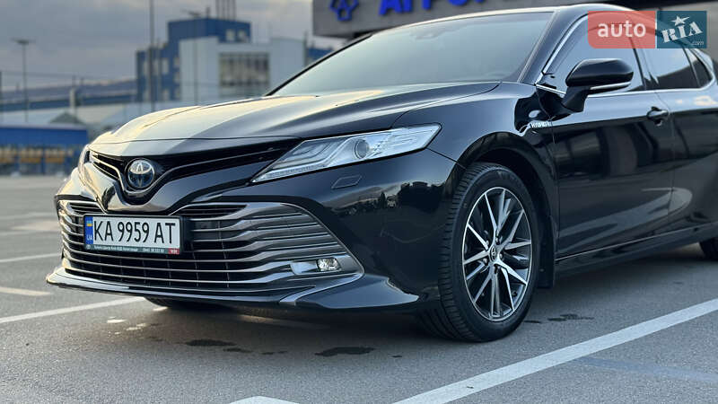 Седан Toyota Camry 2020 в Киеве