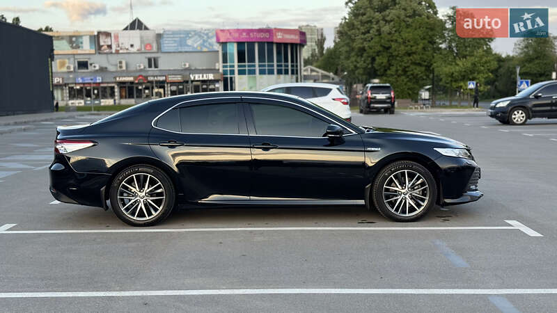 Седан Toyota Camry 2020 в Киеве