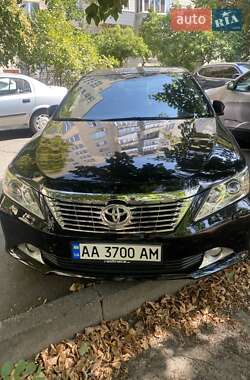 Седан Toyota Camry 2013 в Киеве