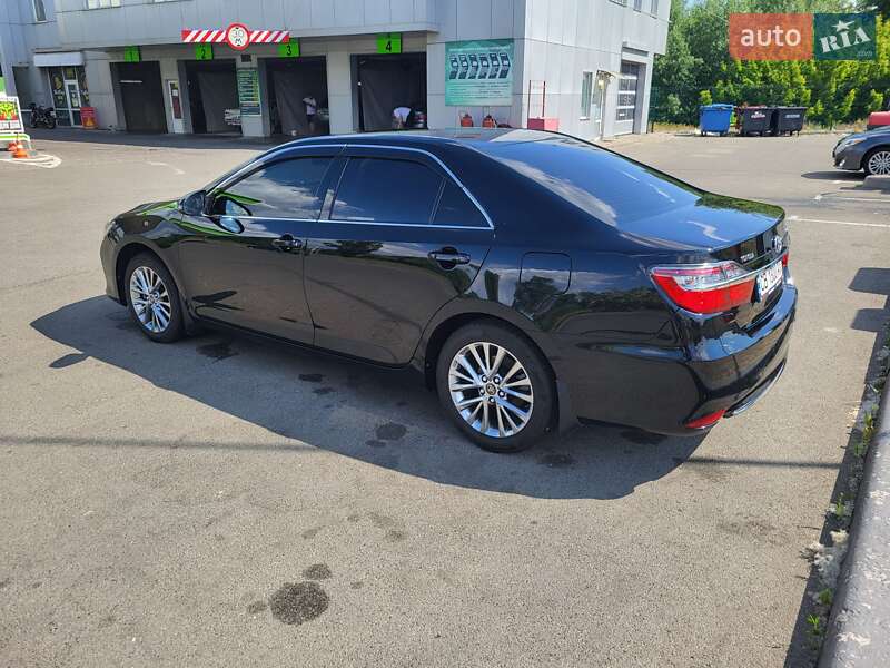 Седан Toyota Camry 2017 в Киеве
