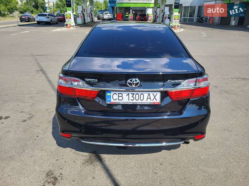 Седан Toyota Camry 2017 в Киеве