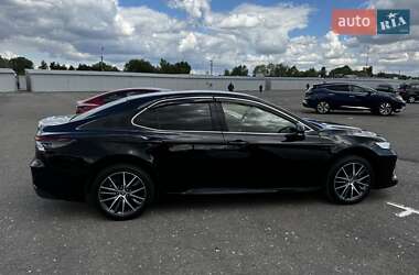 Седан Toyota Camry 2023 в 