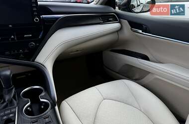 Седан Toyota Camry 2023 в 