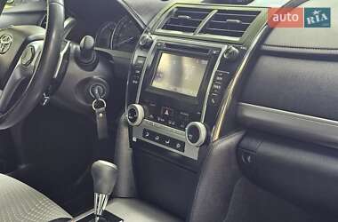 Седан Toyota Camry 2014 в 