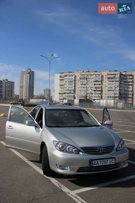 Седан Toyota Camry 2006 в Києві