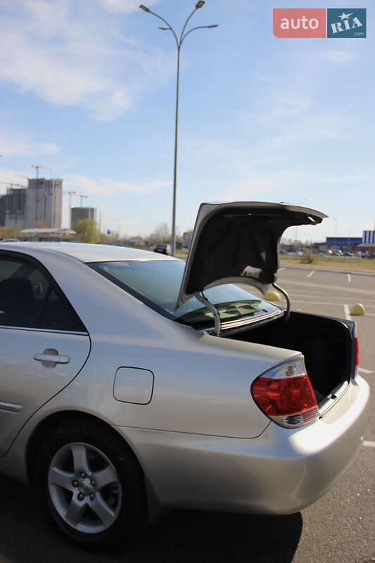Седан Toyota Camry 2006 в Києві