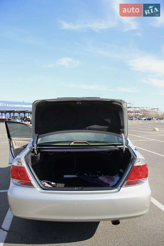 Седан Toyota Camry 2006 в Києві