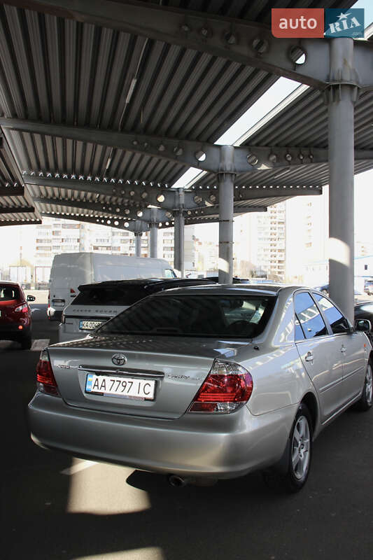 Седан Toyota Camry 2006 в Києві