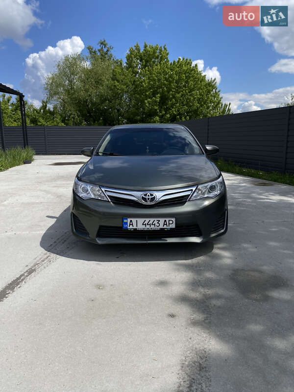 Седан Toyota Camry 2013 в Броварах