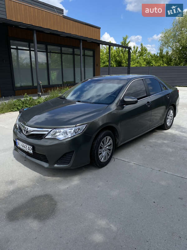 Седан Toyota Camry 2013 в Броварах