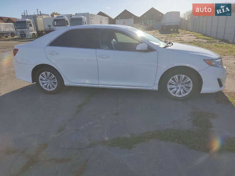 Седан Toyota Camry 2013 в Житомирі