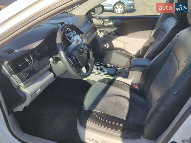 Седан Toyota Camry 2013 в Житомирі