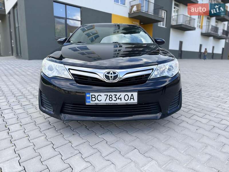Седан Toyota Camry 2014 в Львове