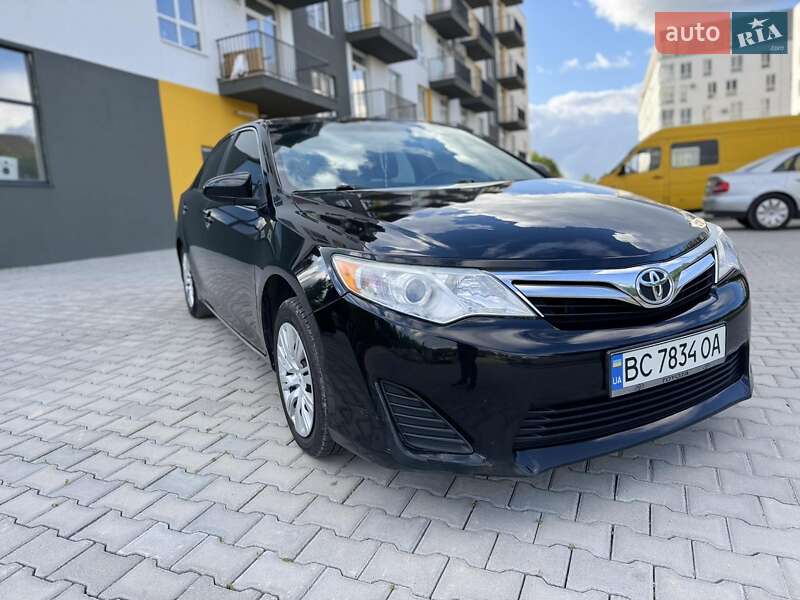 Седан Toyota Camry 2014 в Львове