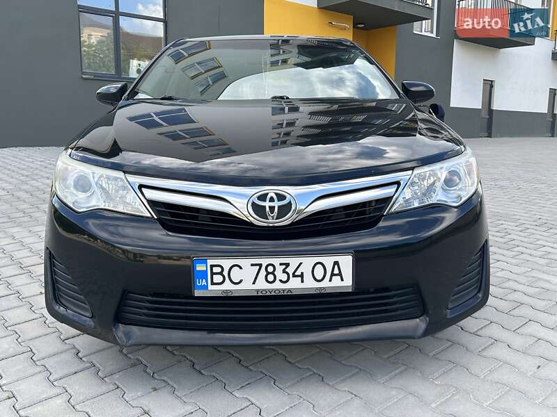 Седан Toyota Camry 2014 в Львове