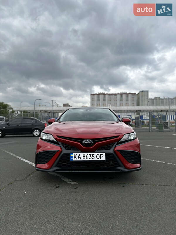 Седан Toyota Camry 2020 в Києві